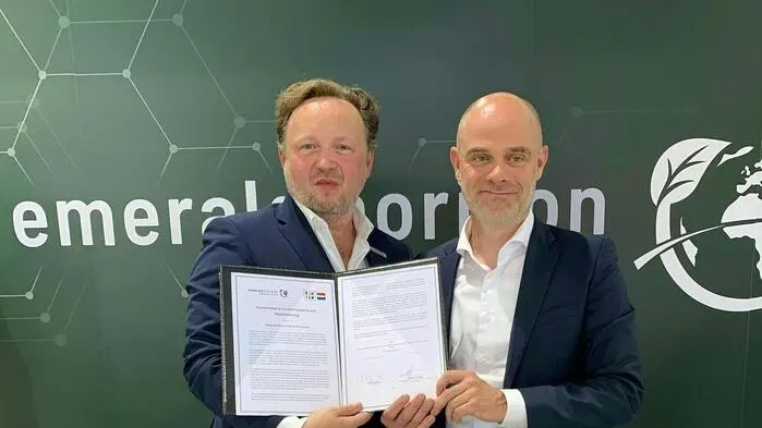 CEO Florian Wagner (Emerald Horizon) und Markjan Vermeer (VDL)