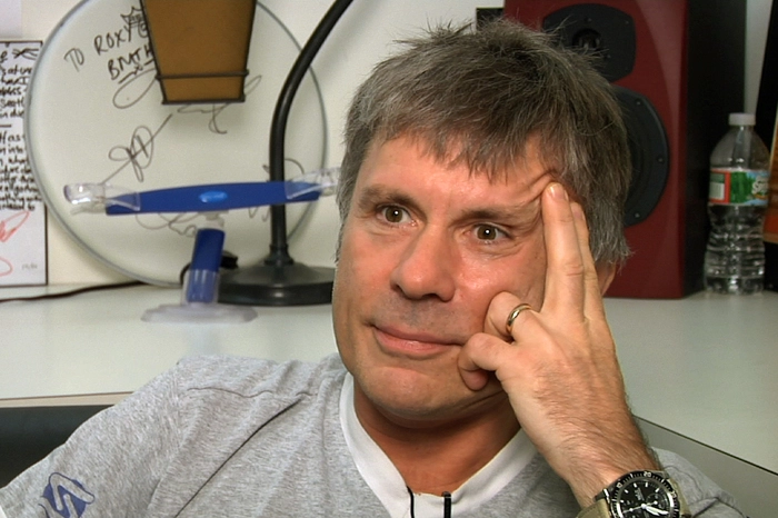 Eine ausgeprägte Neugierde und ein Faible für Technik sind der Grundmotor von Dickinson, dessen Vater Ingenieur war. Die Grundfrage: Wie funktioniert etwas? „Ich möchte die Essenz der Dinge lernen.“ Seit vielen Jahren bildet er auch selbst Piloten aus.