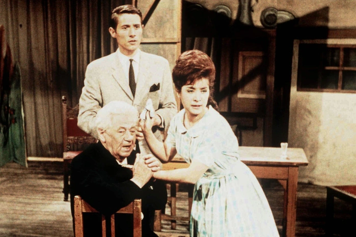 Sie stand schon als Sechsjährige auf der Bühne. Frühe Erfolge feierte sie im Film, hier mit Udo Jürgens und Paul Hörbiger in "Tanz mit mir in den Morgen".