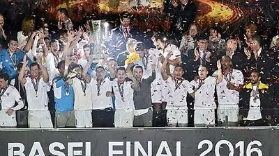 Sevilla feiert den Europa-League-Hattrick