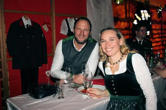 An der Wein-, Shot- und Bierbar traf man sich zum gemütlichen Plausch bis in die frühen Morgenstunden.