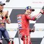 ABD0062_20190811 - SPIELBERG - STERREICH: v.l. Marc Marquez (ESP, 2. Platz) Repsol Honda Team, Sieger Andrea Dovizioso (ITA) Ducati Team whrend der Siegerehrung anl. des Motorrad Grand Prix von sterreich am Sonntag, 11. August 2019 am Red Bull Ring in Spielberg. - FOTO: APA/EXPA/JOHANN GRODER