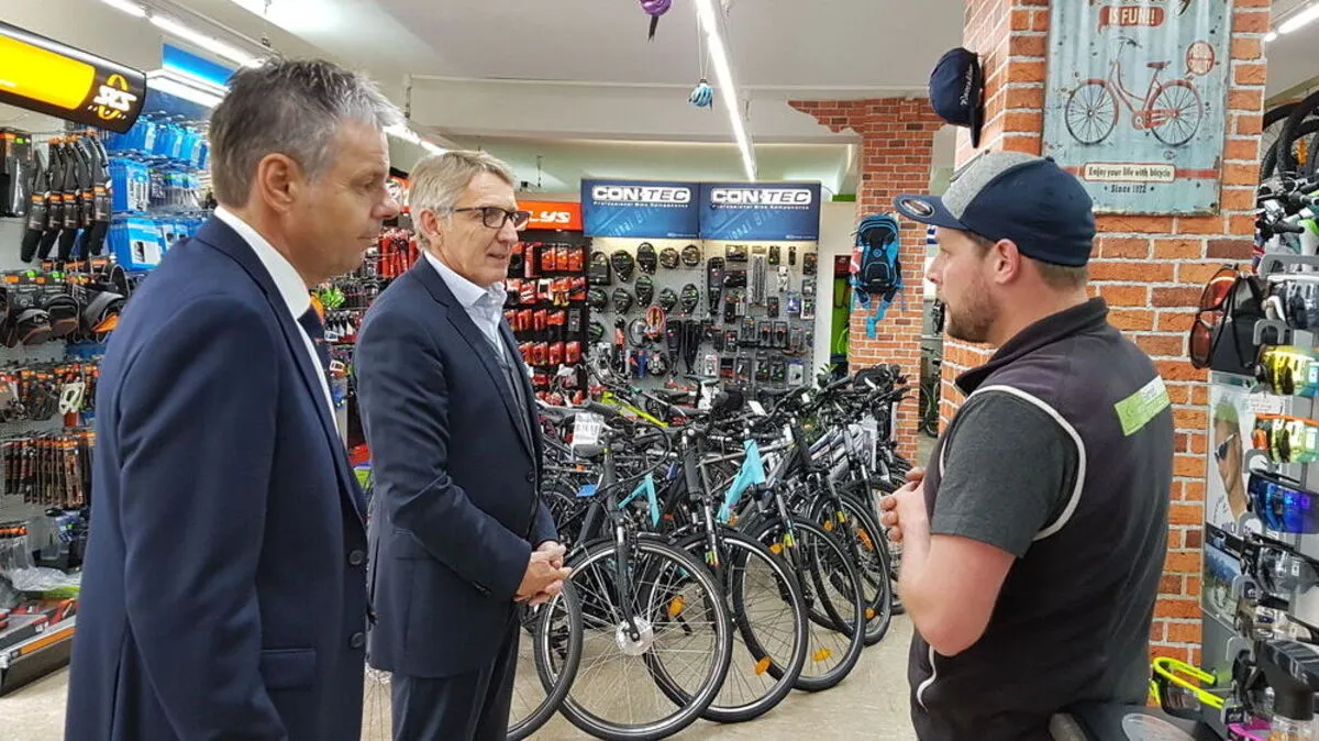 Michael Gassner und Josef Herk zu Besuch in der Radwerkstatt