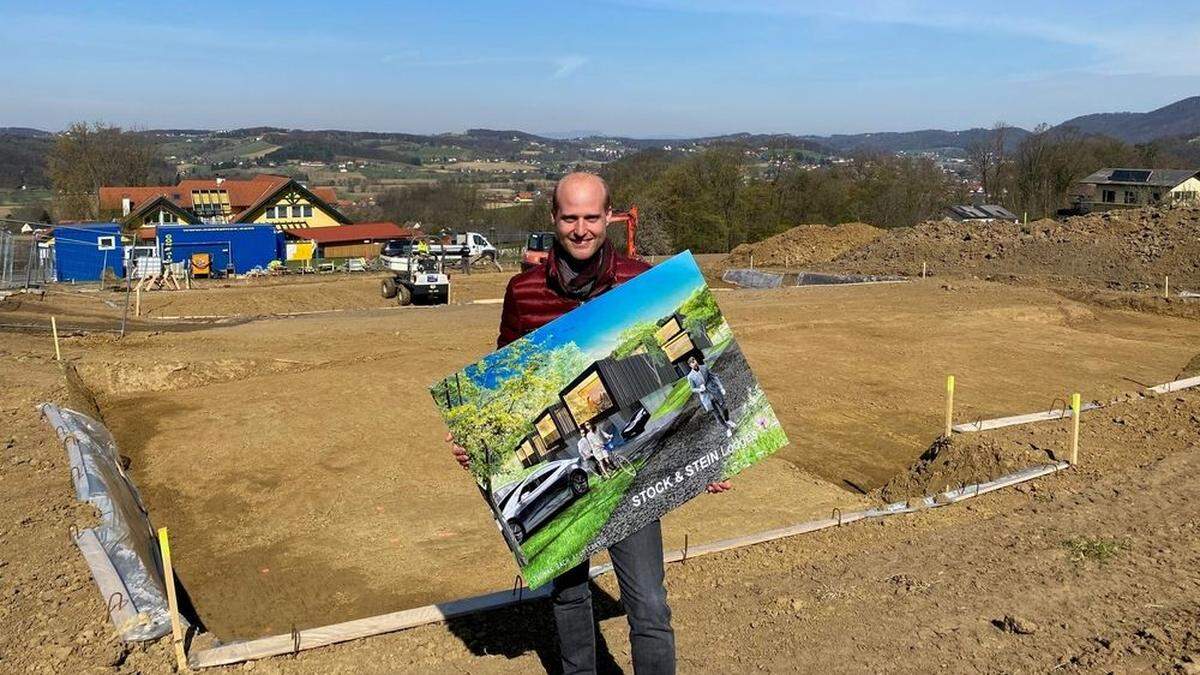 Jürgen Tackner vor seinem Bauprojekt in Haag (Bad Gleichenberg)