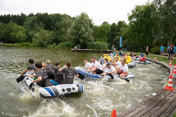 Die 6er-Teams, die sich zum Teil über die eigene „NTS Paddler-Börse“ gefunden hatten, wurden bei den Rennen kräftig angefeuert.