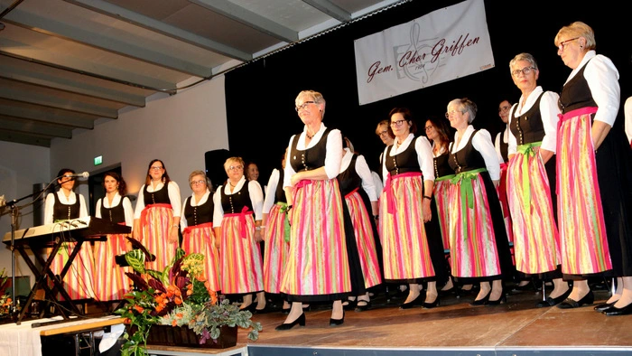 Elisabeth Ouschan, die Obfrau des stimmgewaltigen Chores, konnte zahlreiche Besucher, darunter viele Ehrengäste, begrüßen.