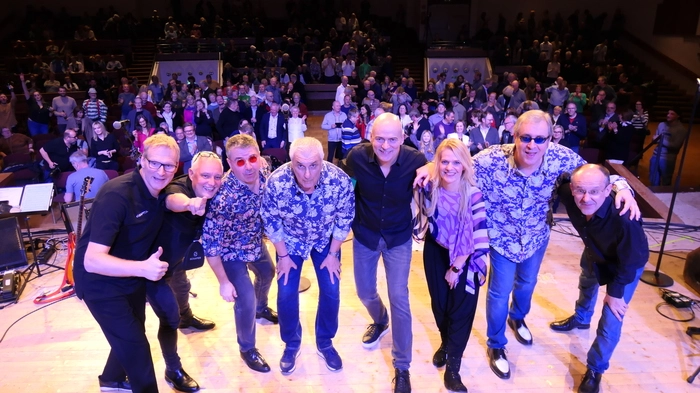 Hans Krankl und die Kultband Monti Beton ließen sich am Freitag im Stadtsaal Lienz vom Publikum feiern