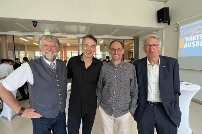 Günter Bachler (Techno-HAK), Markus Riedler (Napalm Records), René Thaller (Stadtschmiede Eisenerz und Campus02) sowie Claus Kastner (Projektbeauftragter des Bildungsministeriums für die Schaffung des Schulcluster Eisenerz)
