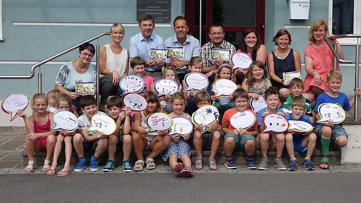 Hurra, die Ferien sind bald da: Die 1A-Klasse der Volksschule Paldau malte auf Sprechblasen, welche Abenteuer im ersten Paldauer Ferienpass warten