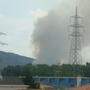 Bei Duino hat es Samstagmittag im Karstgebiet wieder zu brennen begonnen