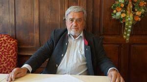 Martin Wabl, ehemaliger Richter, Bundesrat und Landtagsabgeordneter aus Fürstenfeld, sagt den Verantwortlichen der Signa-Pleite den Kampf an