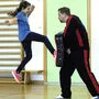 Im Anflug: Selbstverteidigung und Anti-Mobbing-Training gab es in der NMS Sinabelkirchen