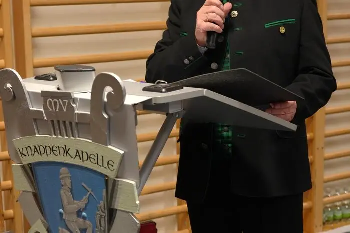 Durch den Abend führte „Wunschonkel“ Harald Lerchbacher. Zu hören gab es unter anderem ein Potpourri mit Melodien der „Original Oberkrainer“.