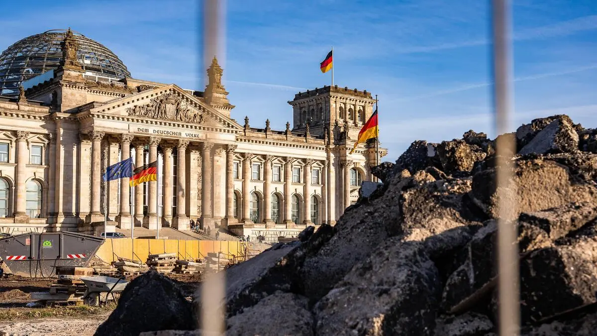 Baustelle vor dem deutschen Bundestag | Vor dem deutschen Bundestag wird gebaut – das sorgt im wahrsten Sinne des Wortes für dicke Luft