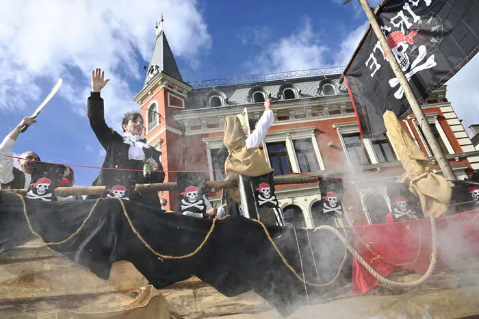 Die Piraten waren auf dem Burgplatz los.