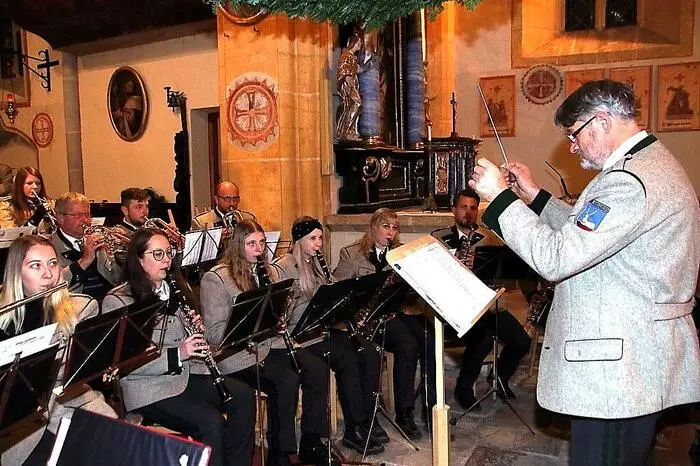 Die Musikerinnen und Musiker boten unter ihrem Kapellmeister Alfred Gantschnigg ein hochklassiges Programm. 