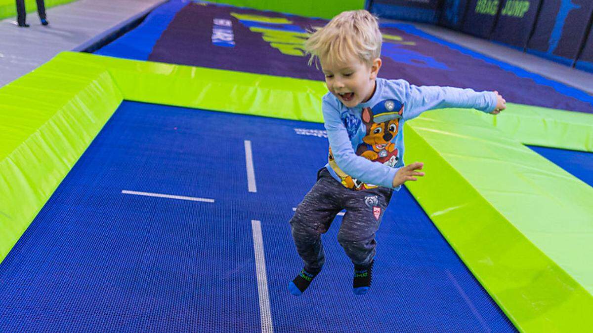 Im Jump Dome Klagenfurt warten mehr als 60 Trampoline auf die Kids