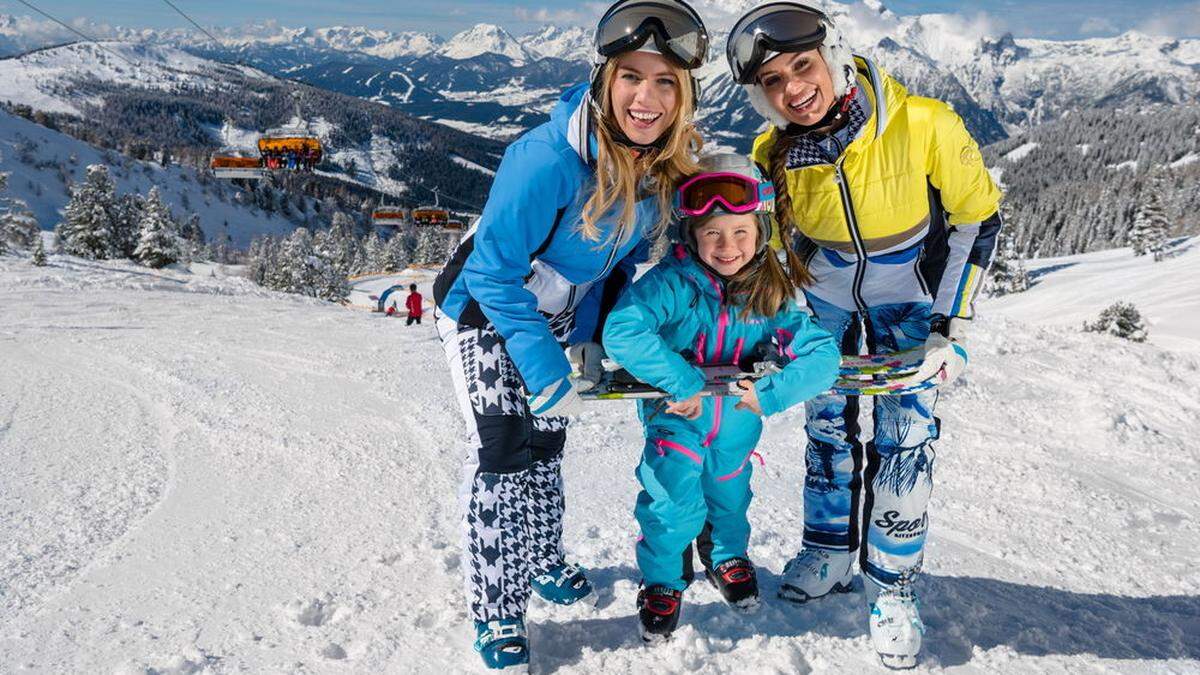 Das herrliche Winterwetter genießen: Mit deinen Kids macht das gleich viel mehr Spaß.