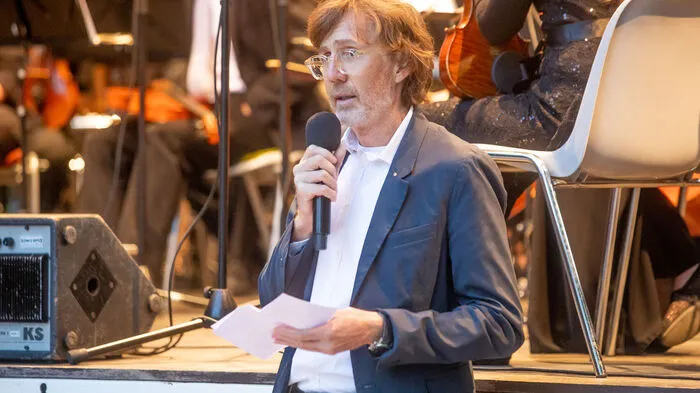 Peter Paul Rohracher vom Lions Club begrüßte die Zuschauer...
