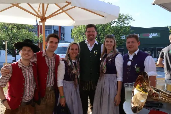 Als Unterstützung für die Gastkapellen trat jeden Tag eine weitere heimische Musikgruppe auf: Hirschgweih, Die Fürsten und Blech Bradla.