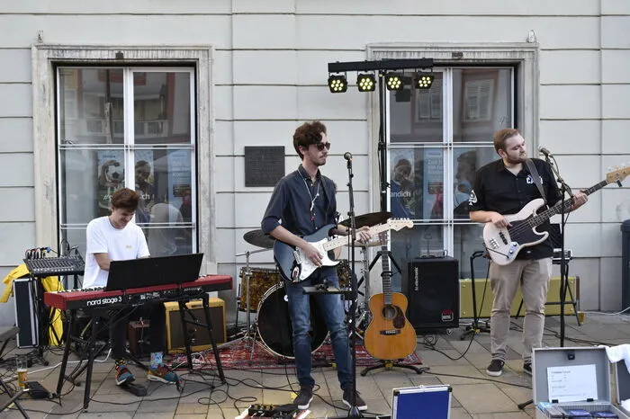 Sechs verschiedene Live-Bands sorgten für beste Unterhaltung, darunter auch das Cradletrio.