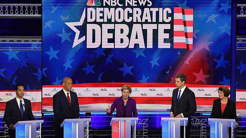 Die Kandidaten, unter ihnen Senatorin Elizabeth Warren und der New Yorker Bürgermeister Bill de Blasio, stritten unter anderem über die richtige Gesundheitsversorgung. 