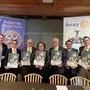 Der Rotary-Vorstand mit Thomas Herzmaier, Michael Pichler, Peter Parson, Künstlerin Eva Martetschläger, Präsident Friedrich Tiroch, Arno Martetschläger und Leo Madl
