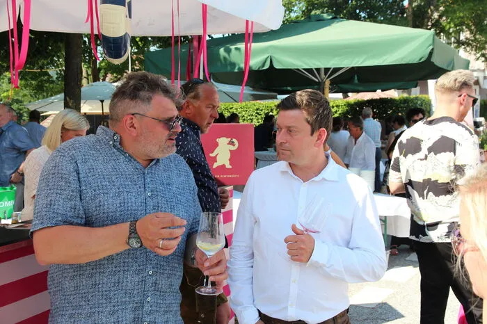 Heimische Weinelite unter sich: Josef Scharl und Stefan Müller im Austausch.