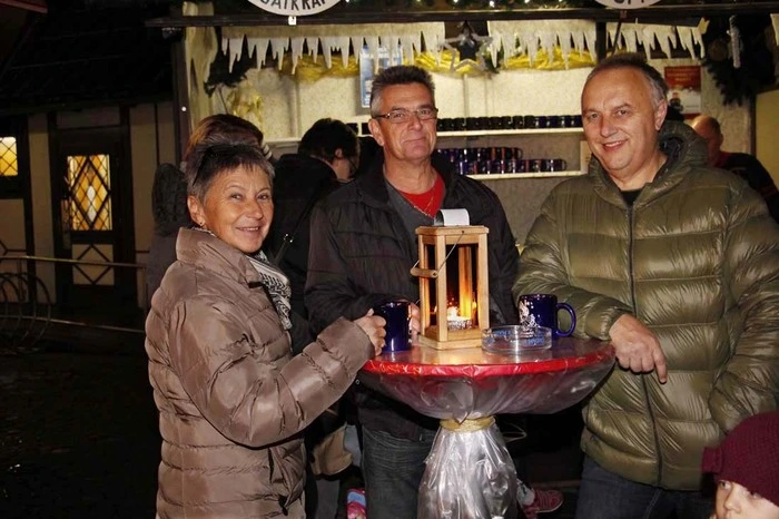 Mehlspeisen, Bäckereien, aromatischer Glühwein, Weihnachtspunsch oder Tees dürfen natürlich nicht fehlen.