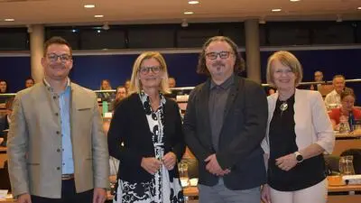 Der „Neue“ als Dritter von links: Gregor Tuttinger übernimmt das höchste Amt der SPÖ im Gemeinderat. Ebenfalls auf dem Bild: Vizebgm.  Raphael Pensl (FPÖ), Bürgermeisterin Susanne Kaltenegger (ÖVP), Noch-Vizebgm. Andrea Winkelmeier (SPÖ)