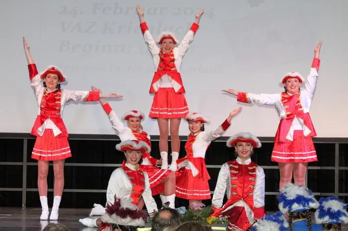 Trotz der starken Konkurrenz konnten die Teilnehmerinnen der Faschingsrunde Ligist in der Kategorie „Kindergarde“ den guten 5. Platz erreichen und in der höchsten Kategorie „Prinzengarde“ den ausgezeichneten 3. Platz erringen. 