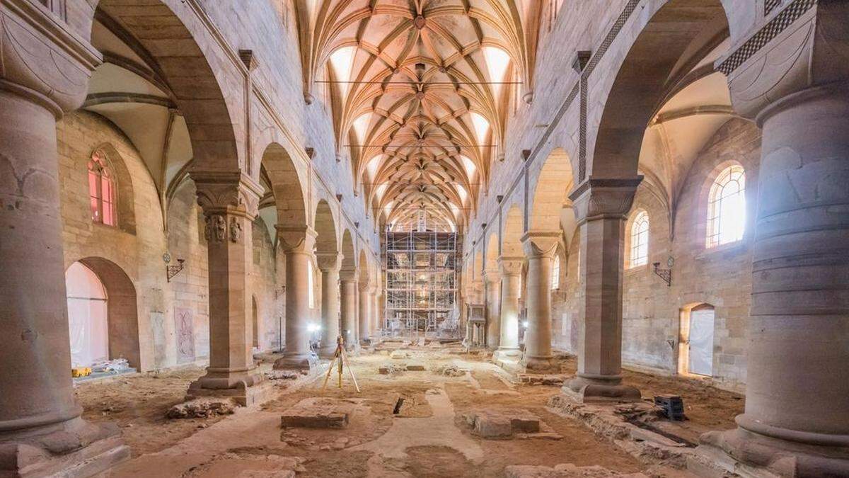 Die Arbeiten gehen bis an die Grundfesten der alten Bischofskirche in Seckau. Für Restaurierung und Renovierung zeichnen in erster Linie heimische Fachleuchte – Architekten, Baumeister und Handwerker – verantwortlich