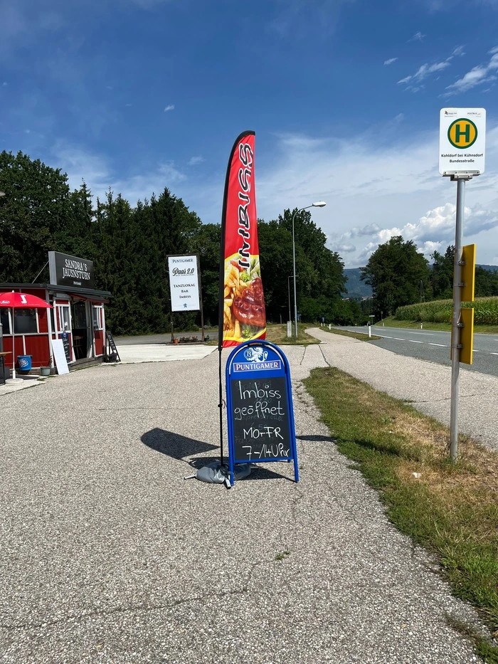 Aufgrund der Lage zog der neue Imbissstand in den ersten Tagen auch schon viele Radfahrer an