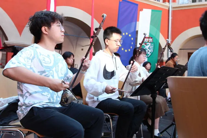 Das Orchester der Nanjing Universität umrahmte das Mondfest musikalisch