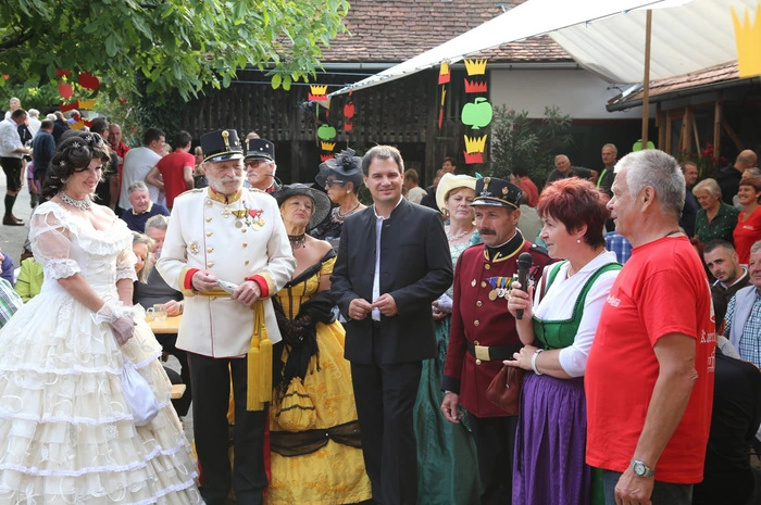 Seppi Wilhelm konnte auf dem "Seppi-Peppi-Hof" neben dem Kaiserpaar auch Landeshauptmann-Stv. Michael Schickhofer begrüßen.