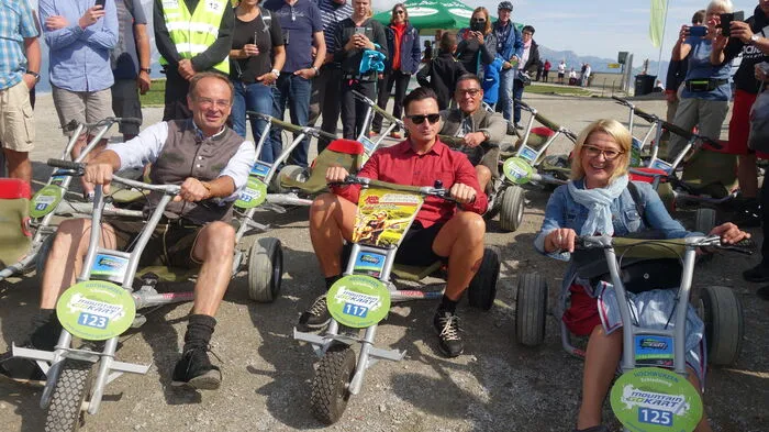 Andreas Gabalier mit Planai-Chef Georg Bliem und der Schladminger Bürgermeisterin Elisabeth Krammel