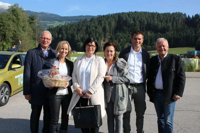 Zahlreiche Gratulanten stellten sich zur Feier ein: Landtagspräsident Reinhart Rohr mit Sissi Brunner-Schützelhofer, Lendorfs Bürgermeisterin Marika Lagger-Pöllinger, Elisabeth Brunner, Markus Schützelhofer und Vizebürgermeister Peter Neuwirth.