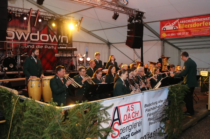 Die Werkskapelle eröffnete musikalisch den Abend.