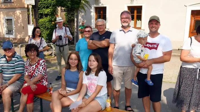 Weißkirchen erlebte am Donnerstag, dem 18. Juli, einen Hauch von Nostalgie und Motorsportgeschichte, als die legendäre Ennstal Classic in der Gemeinde Station machte. 