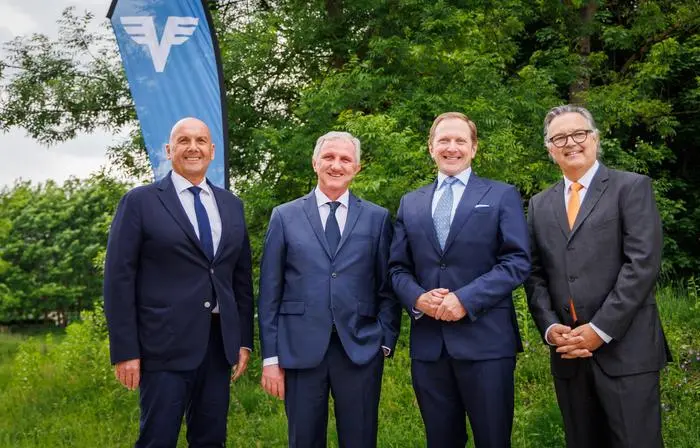 Vorstandsteam der Volksbank Kärnten VDir. Johannes Jelenik sowie 
Vorstand Alfred Holzer mit Gastreferent Alfons Haber (Vorstand der E-Control) und Aufsichtsratsvorsitzendem Wilfried Aichinger