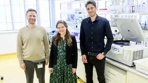 Alexander Deutsch, Marta Szmyra-Polomka und Sebastian Schwaminger im Labor