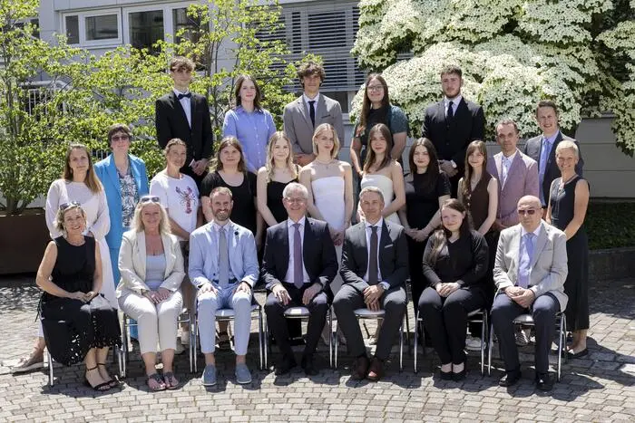 Die frischgebackenen Absolventen der Klasse 5AJ der HAK/HAS Leibnitz