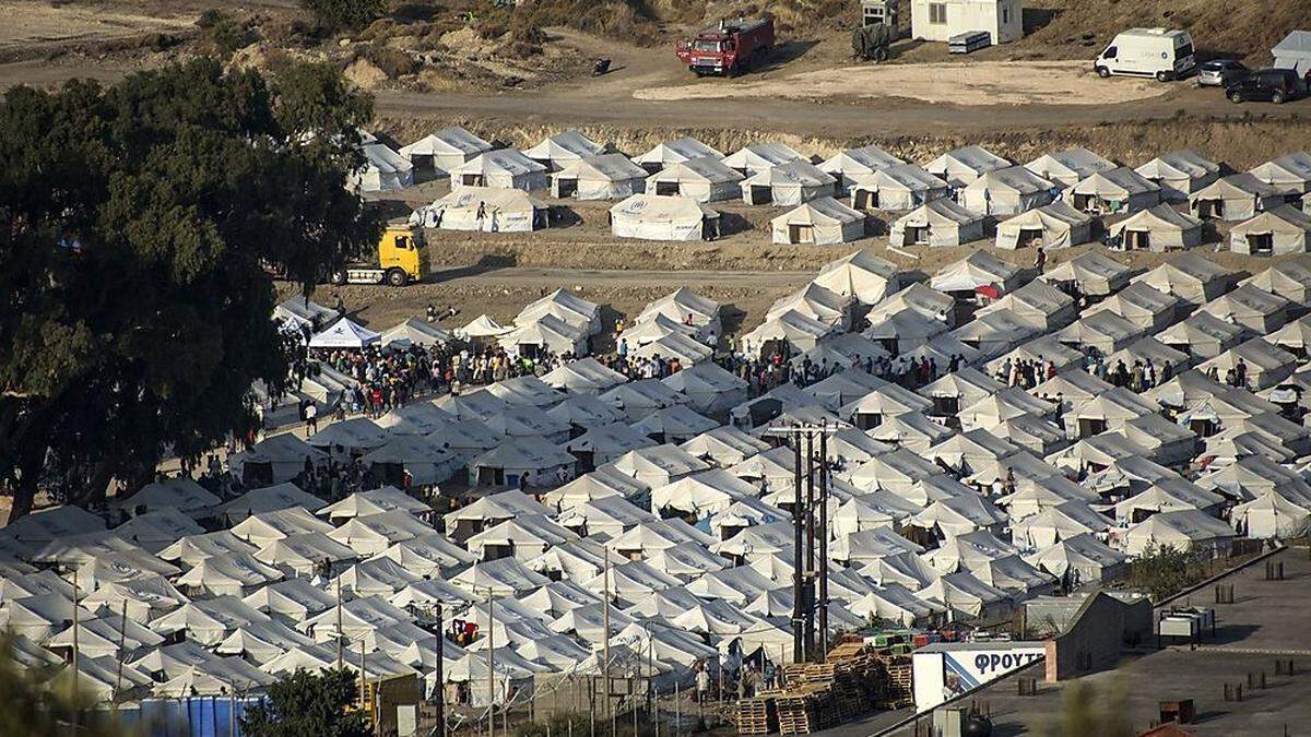 In immer mehr Flüchtlingslagern in Griechenland kommt es zu Coronafällen