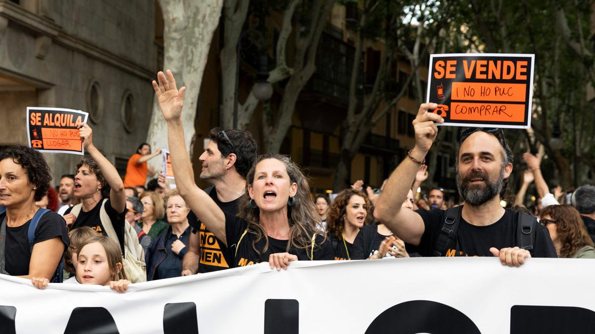 Mallorca: Proteste gegen Massentourismus | „Mallorca steht nicht zum Verkauf“:  Vielen Einheimischen ist der Urlauber-Ansturm zu groß