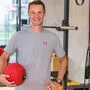 Trainer Bernd Marl zeigt eine Morgenroutine