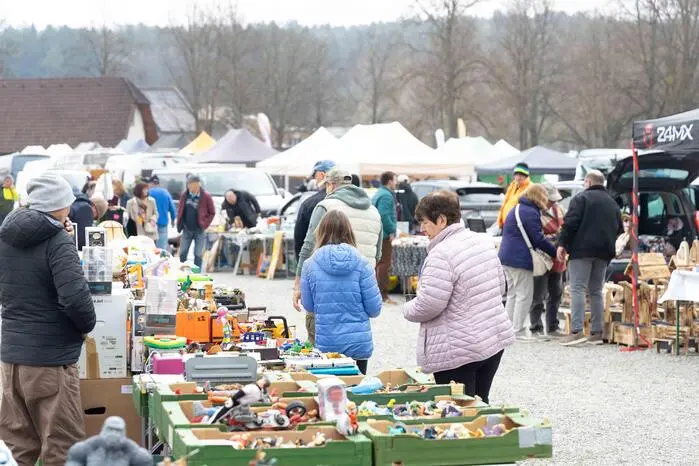 Von antiken Schätzen über handgefertigte Kunstwerke bis hin zu gut erhaltenen Second-Hand-Artikeln gibt es für jeden Geschmack etwas zu entdecken.