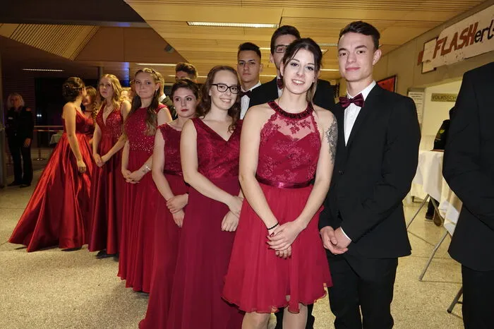 Angesichts der Zeitumstellung in der Maturaballnacht vom Samstag, dem 27. auf Sonntag, dem 28. Oktober stand der Maturaball unter dem aktuellen Motto „Flashback – Wir drehen die Zeit zurück“.