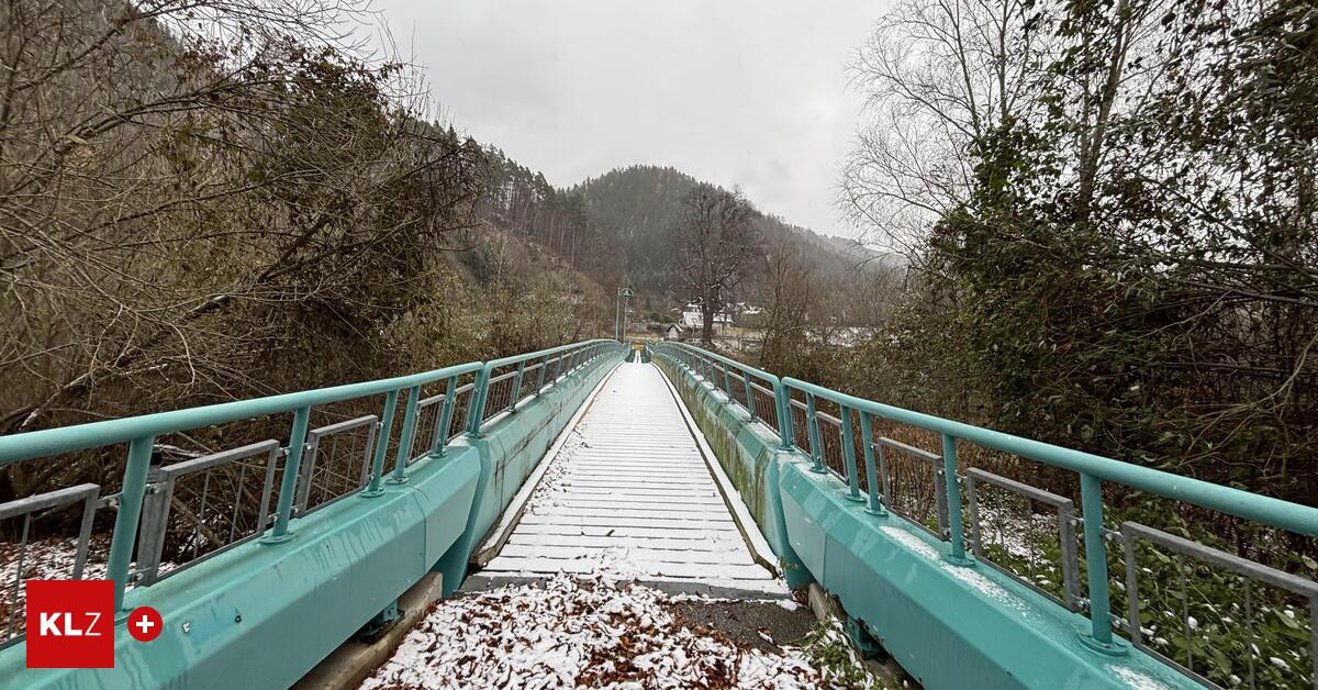 Dringende-Sanierung-Hier-wird-eine-Br-cke-aus-der-Mur-gehoben