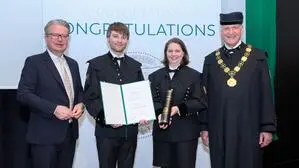 Landeshauptmann Christopher Drexler, Sebastian Moser, Megan Cordill und Rektor Peter Moser bei der akademischen Feier an der Montanuniversität Leoben am Freitag
