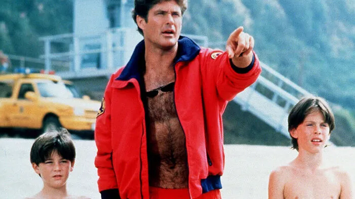 In den 80ern/90ern trug David Hasselhoff üppig Brustbehaarung in "Baywatch - Die Rettungsschwimmer von Malibu"